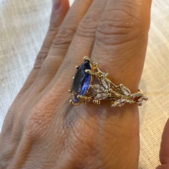 Elegant Gold and Purple Gemstone Ring 7, 8 - Picture 4 of 6